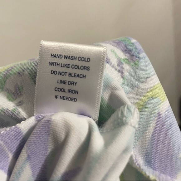 Pineapple V Neck Sleeveless Top No Brand or Size - Picture 4 of 4